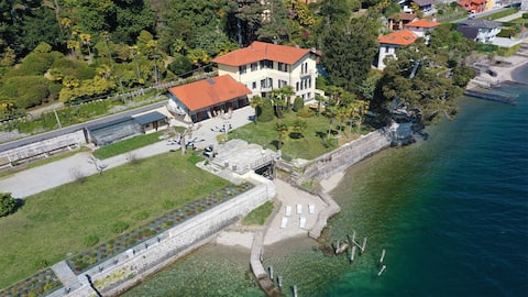Fiorina charming villa with private beach