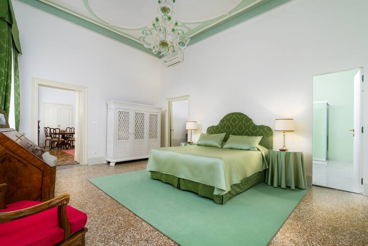 Palazzetto Manin Spacious 4 Bedrooms in San Marco gallery image 5