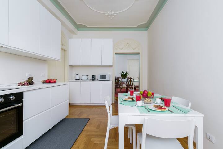 Palazzetto Manin Spacious 4 Bedrooms in San Marco gallery image 3