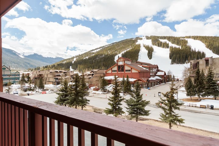 1 Min Walk To Super Bee Chair! Amenities Galore! - Copper Mountain, CO