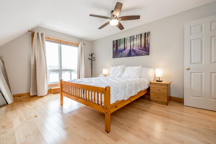 Champagne Lake Room