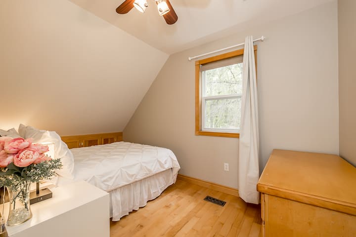 Dreamers Retreat Room