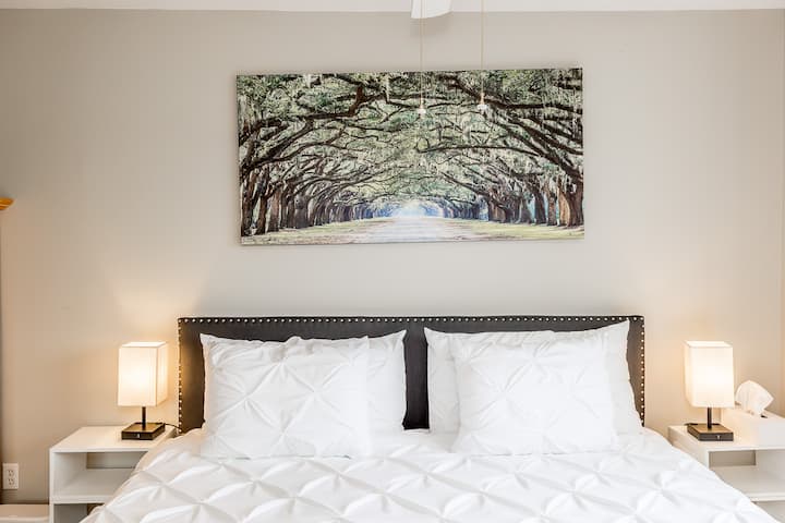 Green Captains Master Lake Room