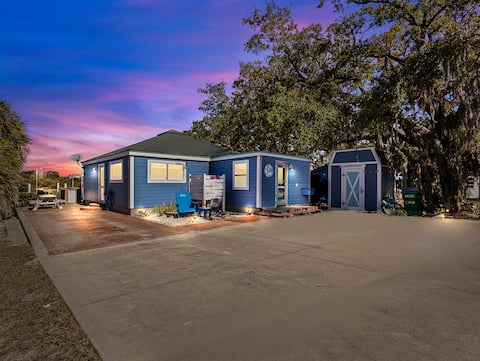 Blue Chair - Waterfront Dock w/ Golf Cart Included