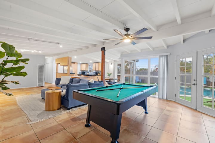 Bay Park 5BR Retreat | Pool + Hot Tub gallery image 4