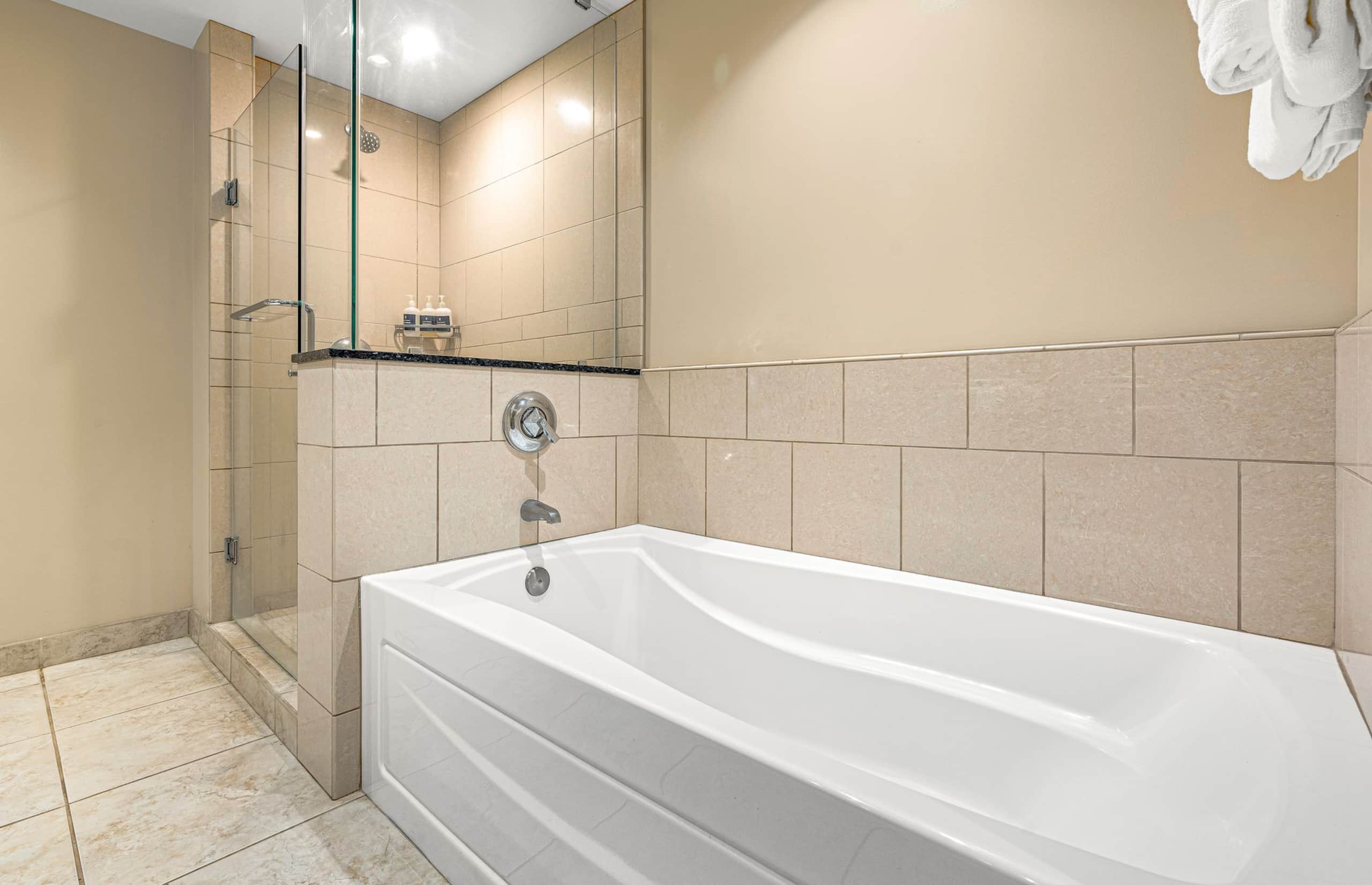 Condo in Lahaina · ★4.94 · 2 bedrooms · 3 beds · 1 bath - Image 19