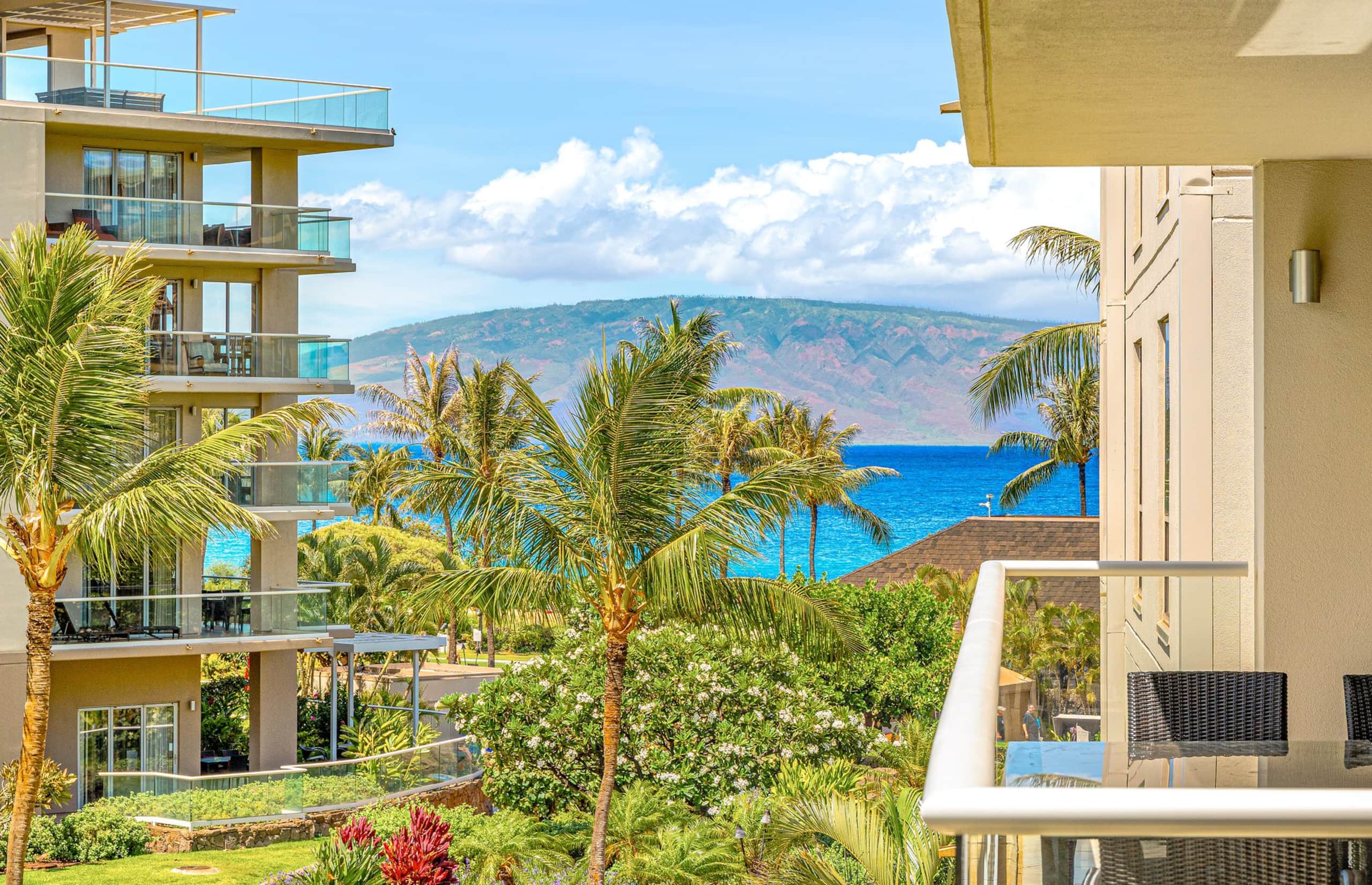 Condo in Lahaina · ★4.94 · 2 bedrooms · 3 beds · 1 bath - Image 2