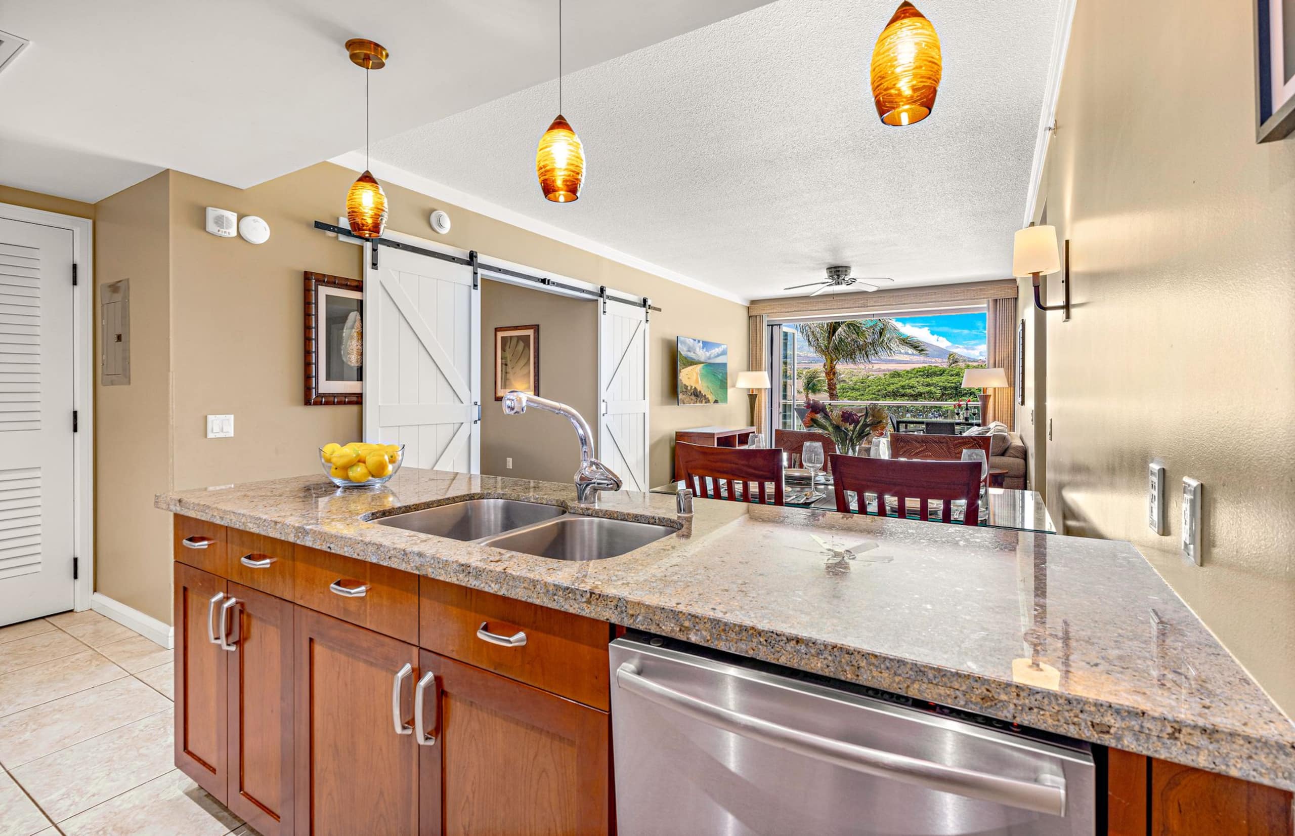 Condo in Lahaina · ★4.94 · 2 bedrooms · 3 beds · 1 bath - Image 3