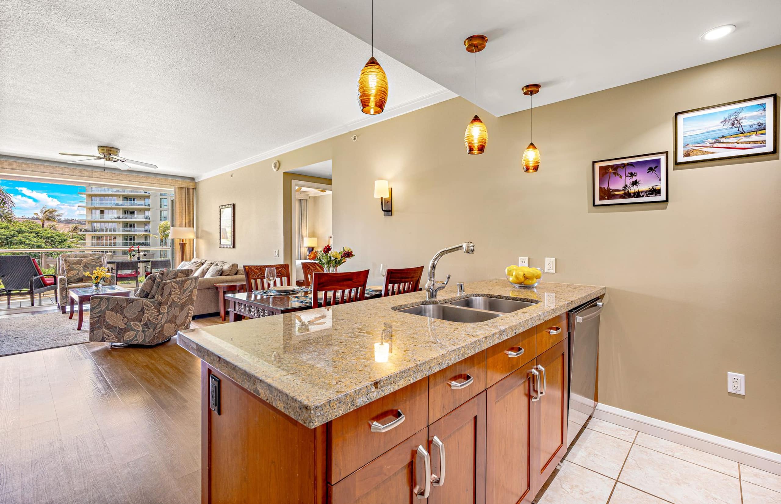 Condo in Lahaina · ★4.94 · 2 bedrooms · 3 beds · 1 bath - Image 4