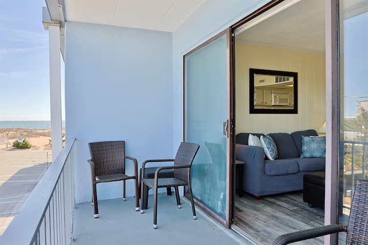 Ocean View Condo Just Steps From The Beach - 芬威克島
