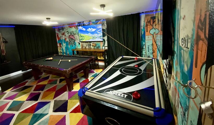 Vegas 6BR Dream Villa: Pool, Hot Tub & Games gallery image 5