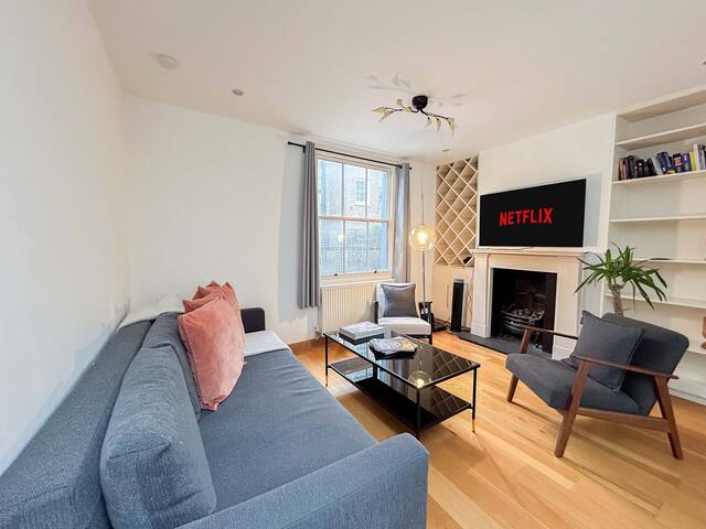 Exceptional Mews House in Chelsea gallery image 2