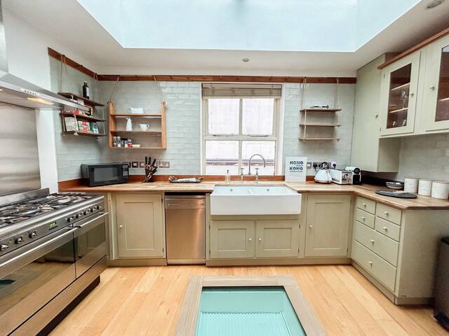 Exceptional Mews House in Chelsea gallery image 5