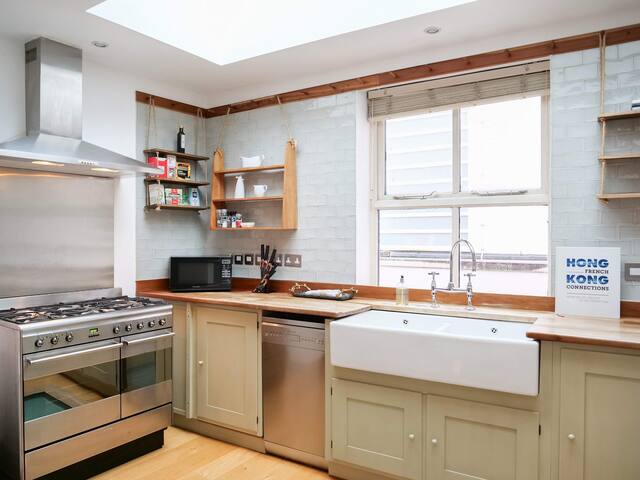 Exceptional Mews House in Chelsea gallery image 4