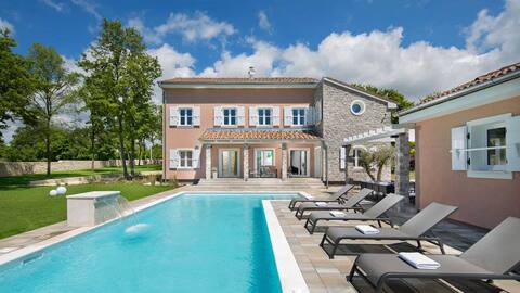 Stylish luxury villa with stunning swimming pool