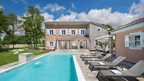 Stylish luxury villa with stunning swimming pool