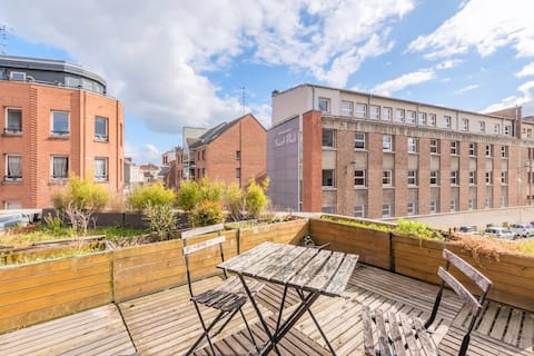 Top performing Airbnb: Bright apartment with rooftop and private garage. in Wazemmes
