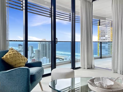 Luxury 2BR Apt Ocean Views 28th flr Oracle Tower 2