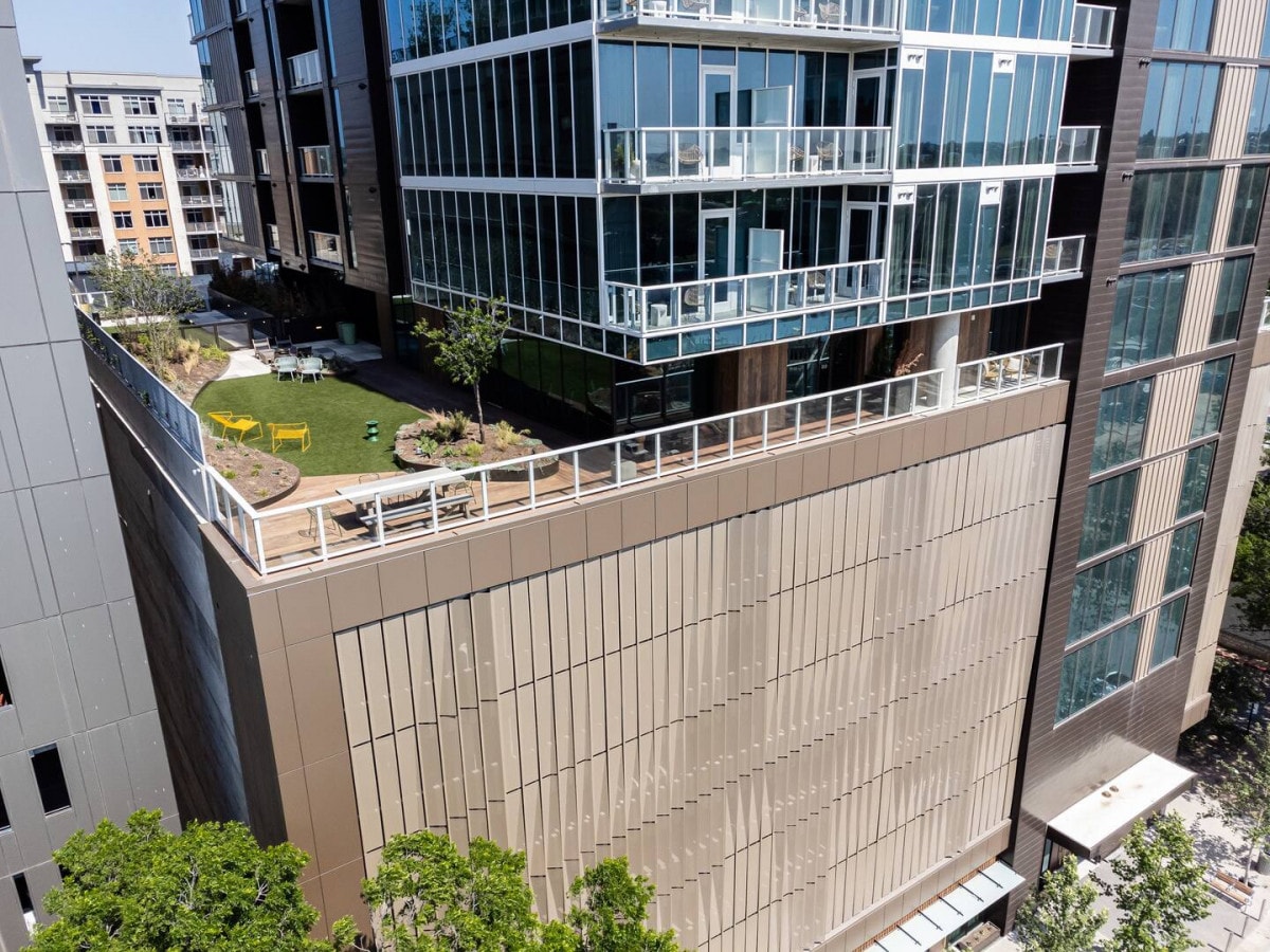 Modern Downtown Condo*Rooftop pool*Top Amenities