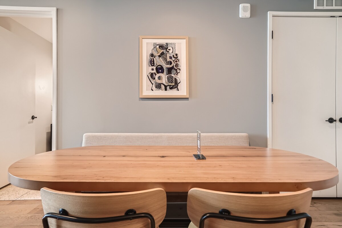 Modern Downtown Condo*Rooftop pool*Top Amenities