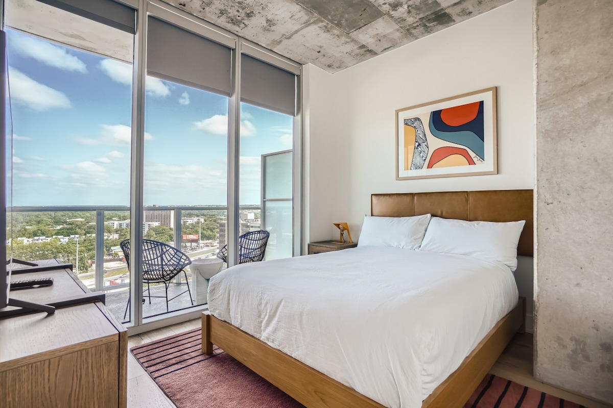 Modern Downtown Condo*Rooftop pool*Top Amenities