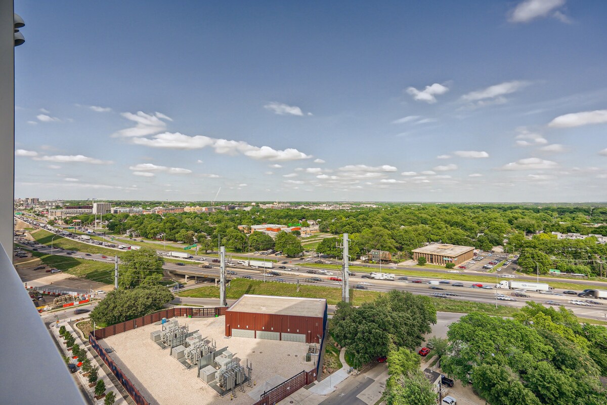 Modern Downtown Condo*Rooftop pool*Top Amenities