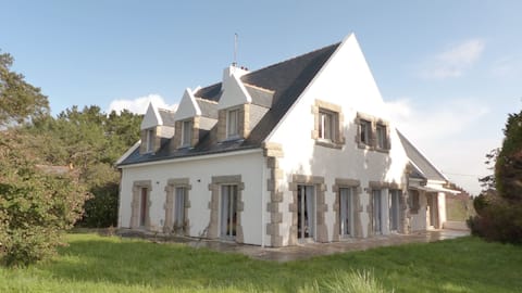 Large house with tennis court, beaches nearby