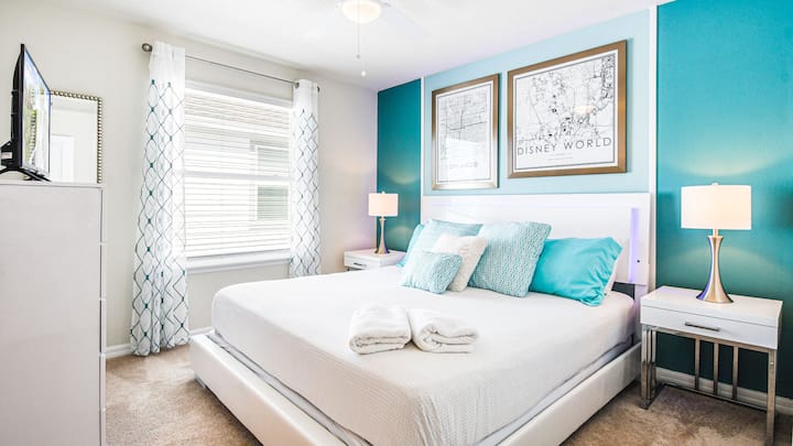 مساحة مشرقة وجيدة التهوية مع ديكور أنيق وألوان منعشة.