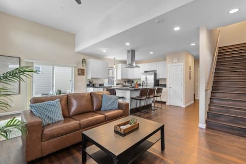 Beautiful & Modern Foco Home Just N of Old Town