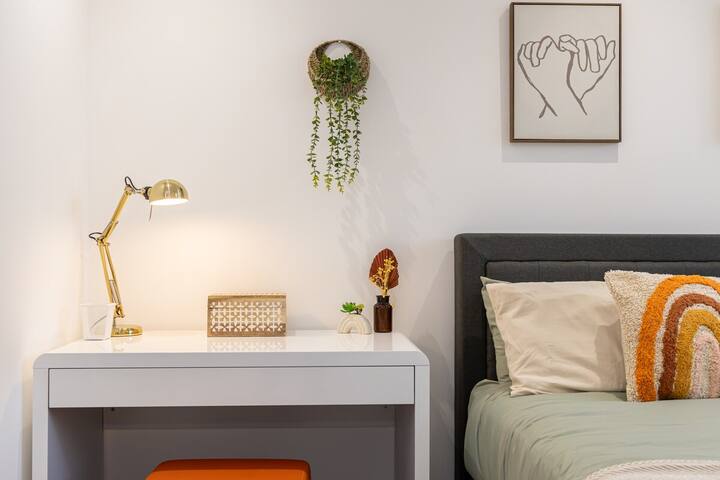 Spacious & Modern | King Beds | Garden | Parking gallery image 4