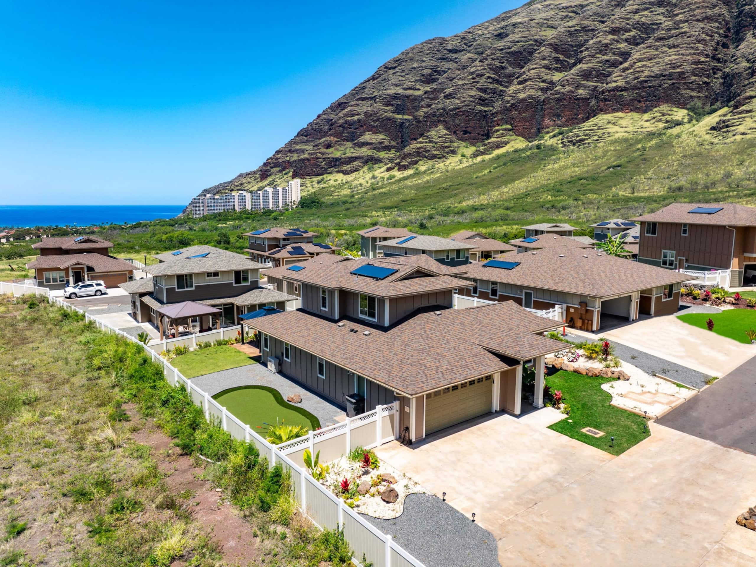Home in Waianae · ★4.96 · 4 bedrooms · 7 beds · 2.5 private baths - Image 9