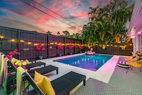 House with updated kitchen and private heated pool