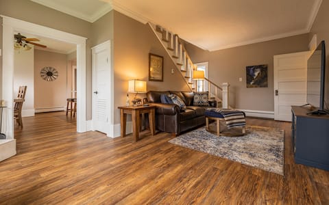 Downtown Powell Place- ideal location