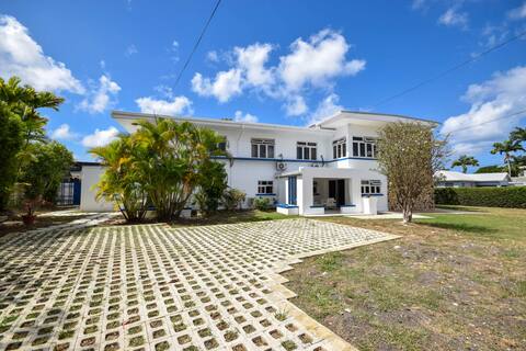 3 min walk to beach - Bella Figura (5 bed)