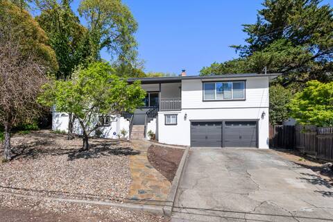 Gateway to the Bay- Sleeps 16, Pool & Hot Tub, AC!