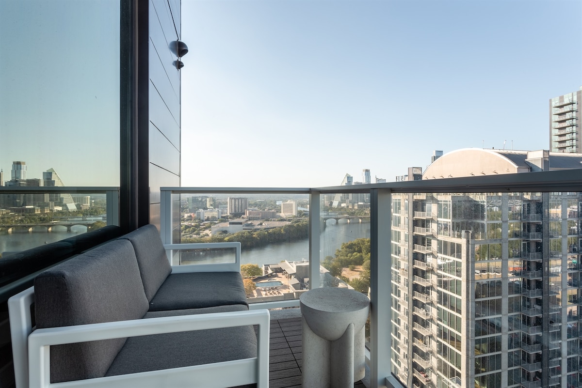 Heated Rooftop Pool | Free Parking! | Skyline View