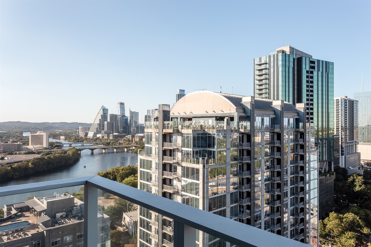 Heated Rooftop Pool | Free Parking! | Skyline View