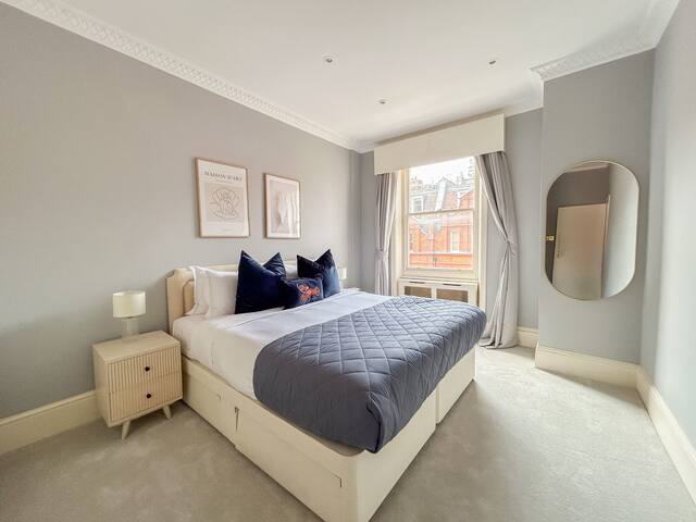 The Sophisticated Apartment in Knightsbridge gallery image 4
