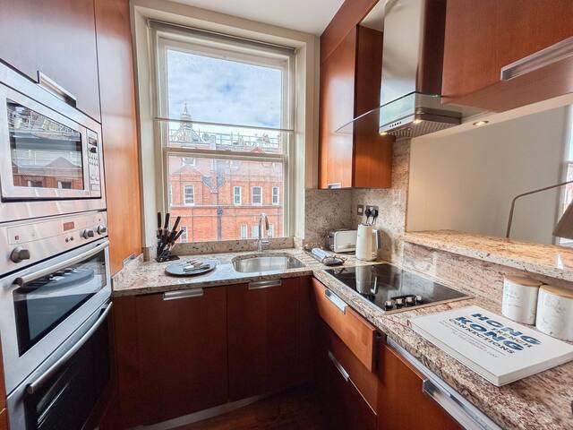 The Sophisticated Apartment in Knightsbridge gallery image 2