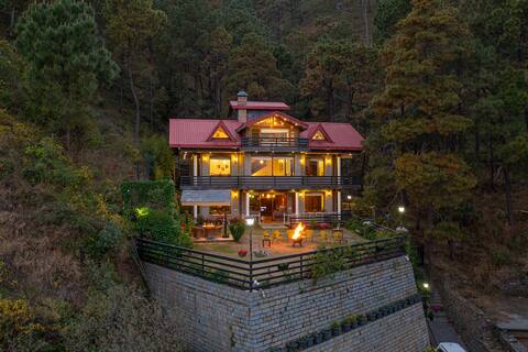 Secluded, B/R Villa with Open Deck and Scenic View
