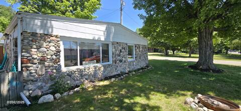 Stone Cottage on Portage Lake with Private Dock