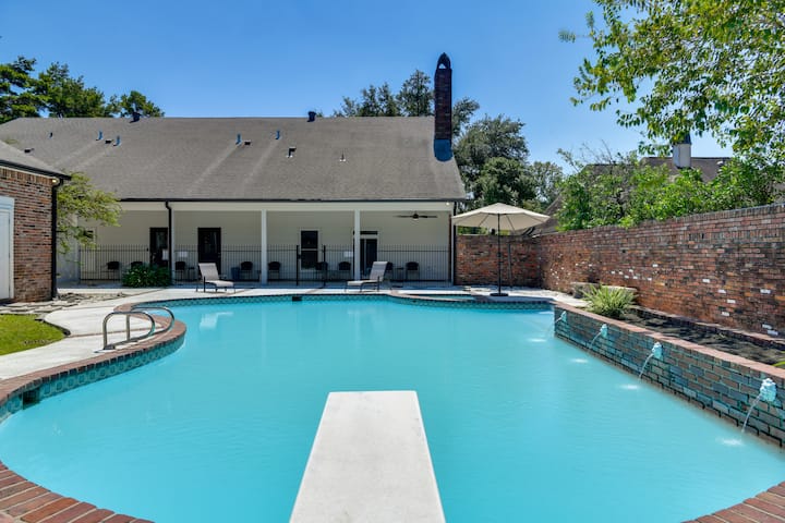 Stunning Baton Rouge Home w/ Pool: Near LSU!