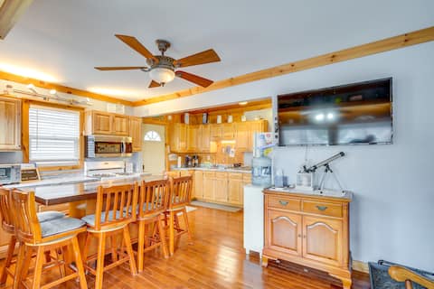 Lime Lake Cottage w/ Lakefront Deck & Dock!