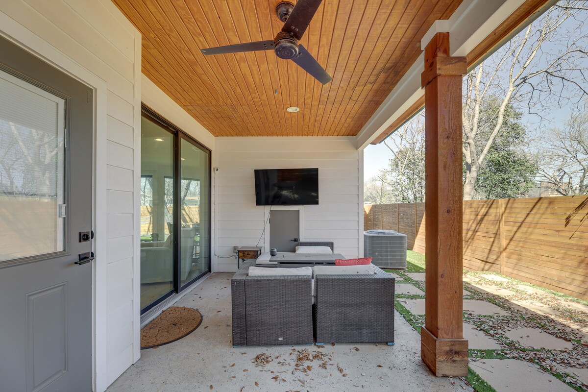 Chic Austin House w/ Spacious Backyard & Hammock
