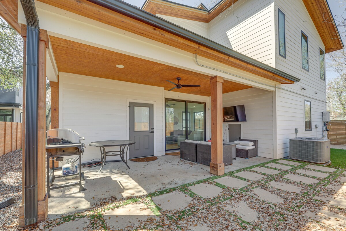 Chic Austin House w/ Spacious Backyard & Hammock