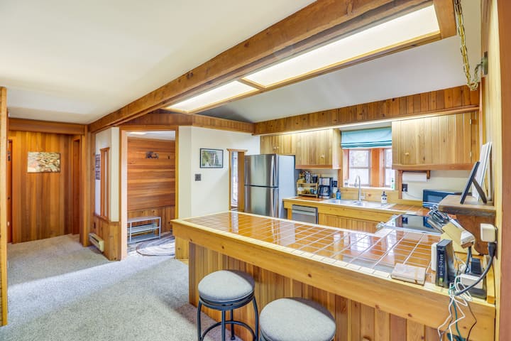 Hungry Horse Cabin w/ Gas Grill, Near Glacier!