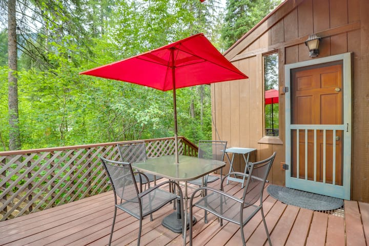 Hungry Horse Cabin w/ Gas Grill, Near Glacier!