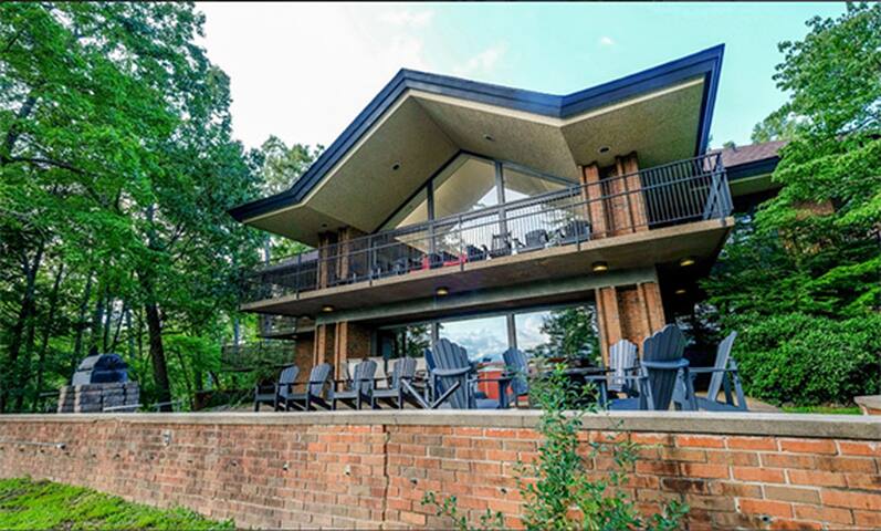 Auntie Belhams Cabin Rentals managed Airbnb listing 3