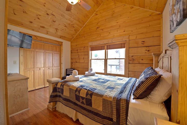 ห้องนอน 3 - เตียงควีนไซส์ชั้นบน