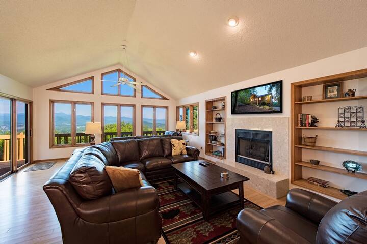 Mountain Views + Biltmore Pass | Pet-Friendly Gem gallery image 2